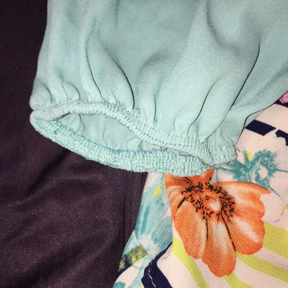 Romper 🏖 - Picture 3 of 4